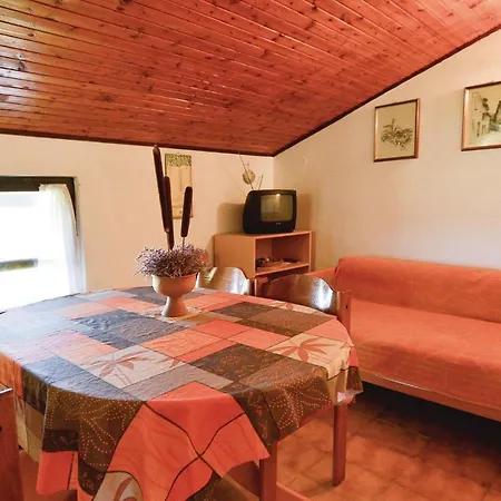 2 Bedroom Cozy In Appartement *