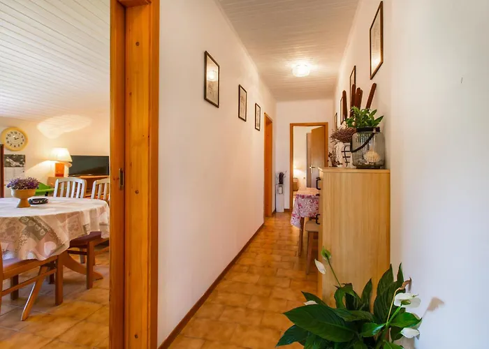 2 Bedroom Cozy In Сечовле